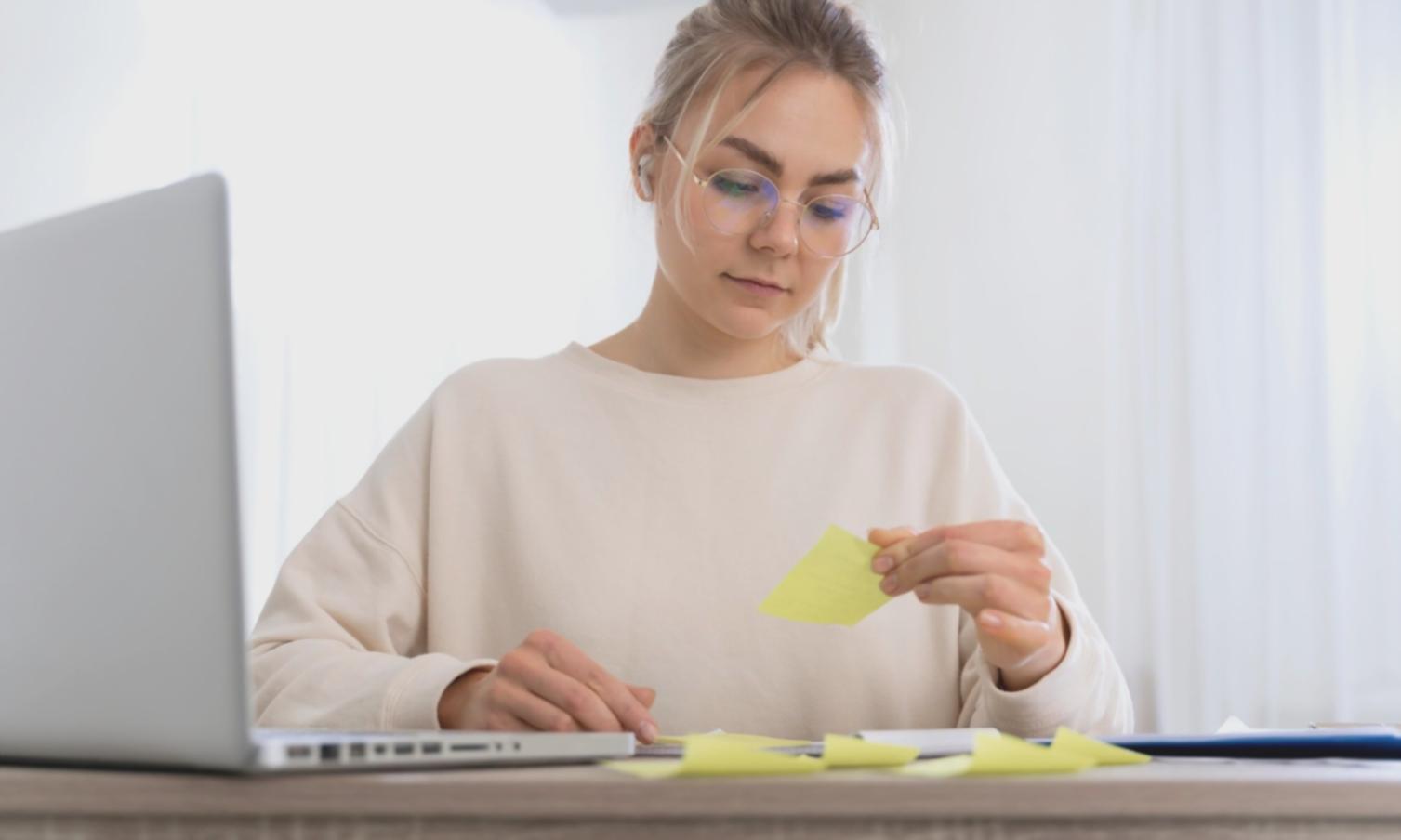 Espace de travail organisé pour l'apprentissage à distance en analyse financière